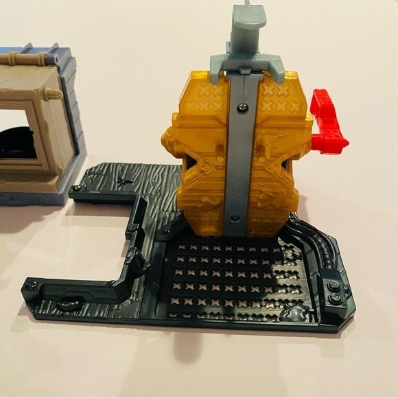 Treasure X Monster Gold Mega Monster Lab Laboratory Incomplete - Picture 3 of 5